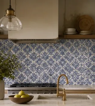 Kitchen backsplash finished with blue and white Portuguese tiles